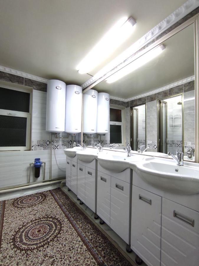 Nomadstan Capsule Hostel คาราโคล ภายนอก รูปภาพ